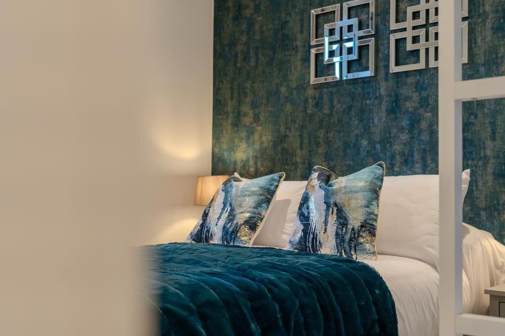 Luxury Living Away From Home Redhill  Bagian luar foto