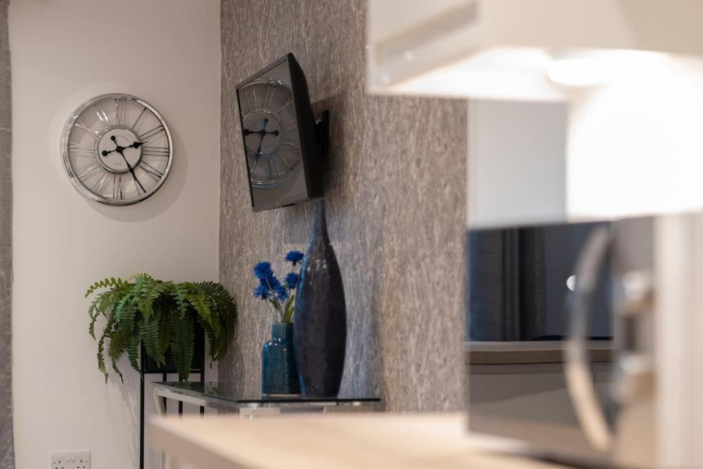 Luxury Living Away From Home Redhill  Bagian luar foto