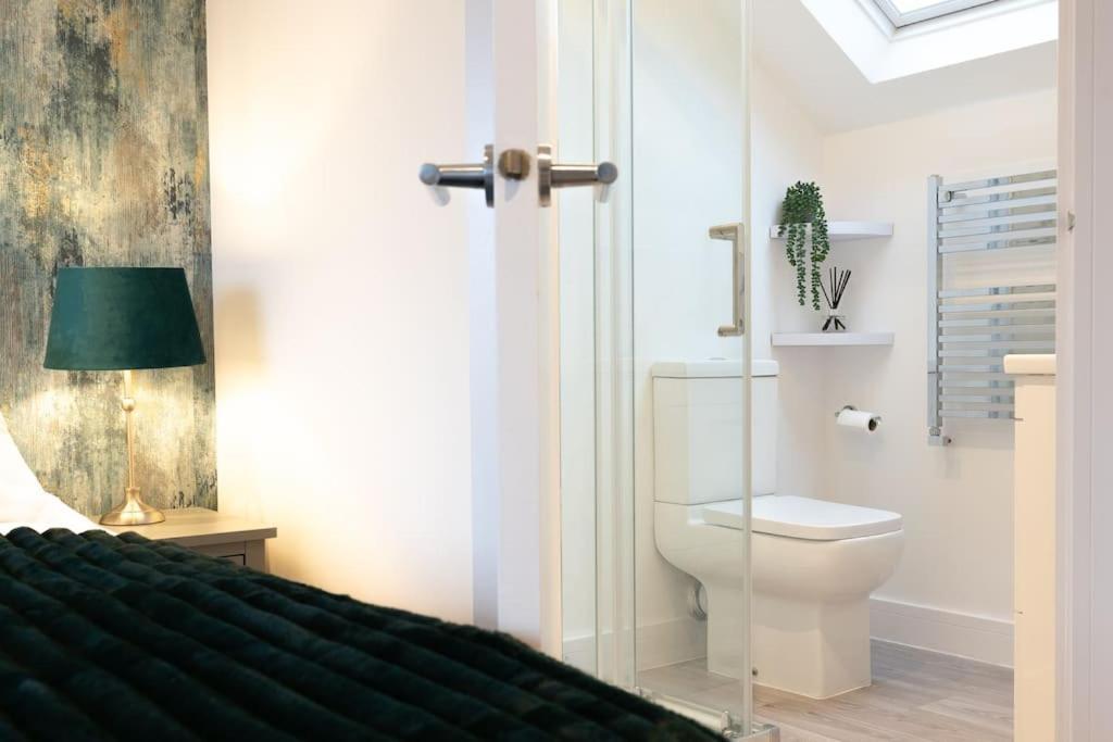 Luxury Living Away From Home Redhill  Bagian luar foto