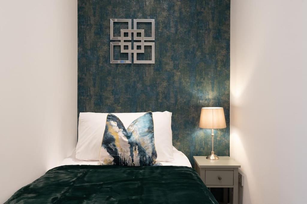 Luxury Living Away From Home Redhill  Bagian luar foto
