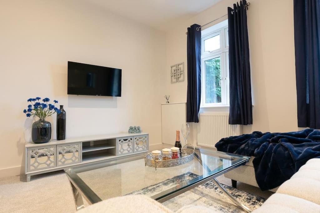Luxury Living Away From Home Redhill  Bagian luar foto