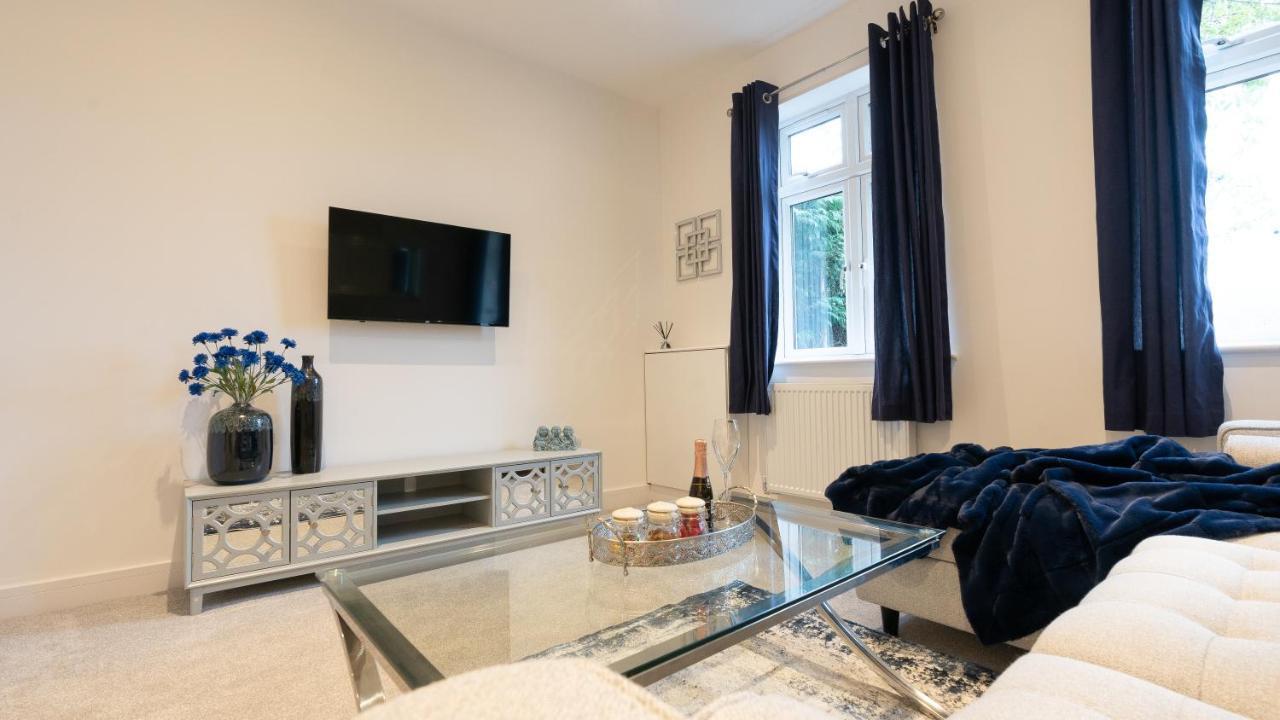 Luxury Living Away From Home Redhill  Bagian luar foto